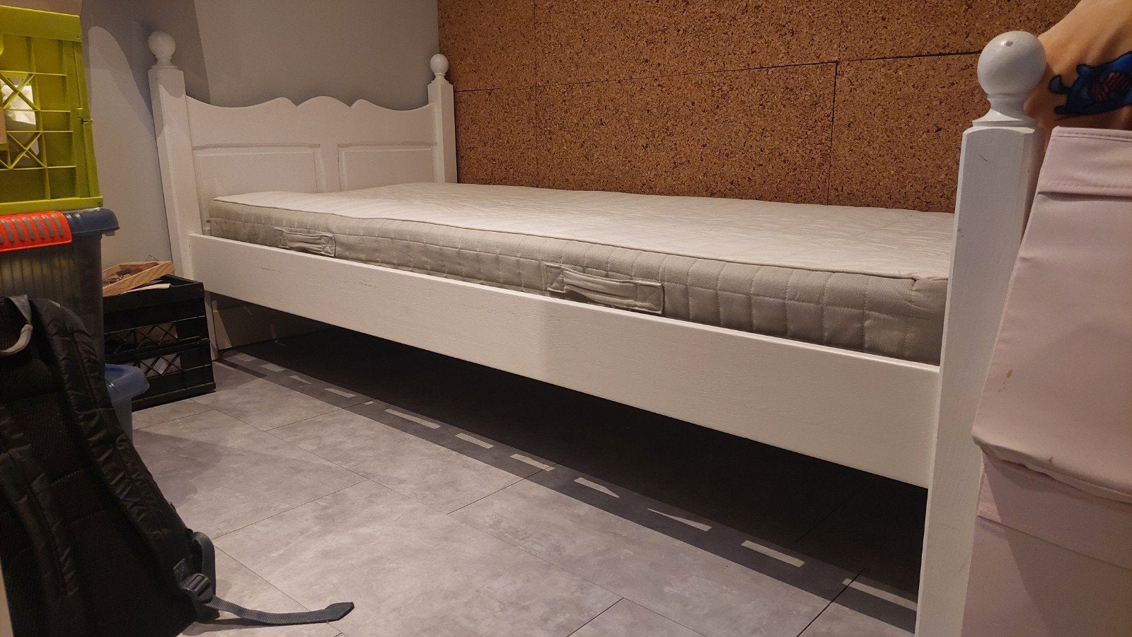 Wit geschilderd massief grenen bed, Huis en Inrichting, Slaapkamer | Bedden, Ophalen, Gebruikt, 90 cm, Eenpersoons