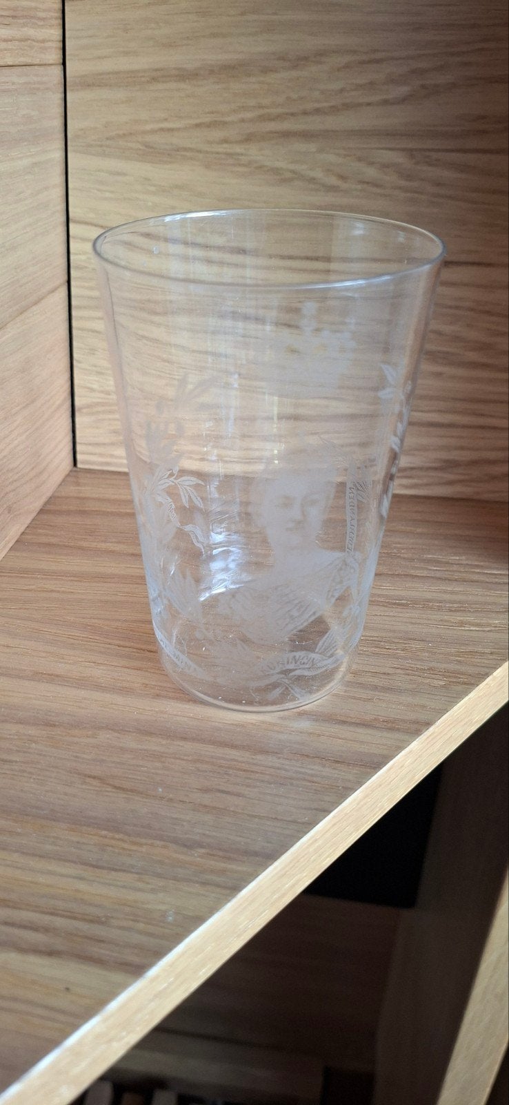 Antiek glas met beeltenis van Koningin Wilhelmina, Antiek en Kunst, Antiek | Glas en Kristal, Ophalen of Verzenden