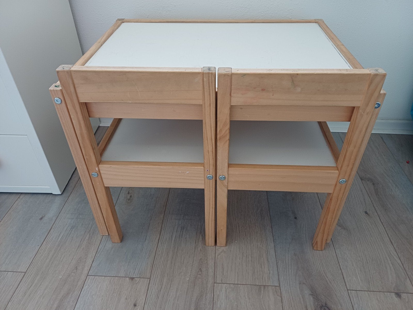 Tafel en 2 stoelen voor kids, Kinderen en Baby's, Kinderkamer | Tafels en Stoelen, Ophalen, Gebruikt, Tafel(s) en Stoel(en)