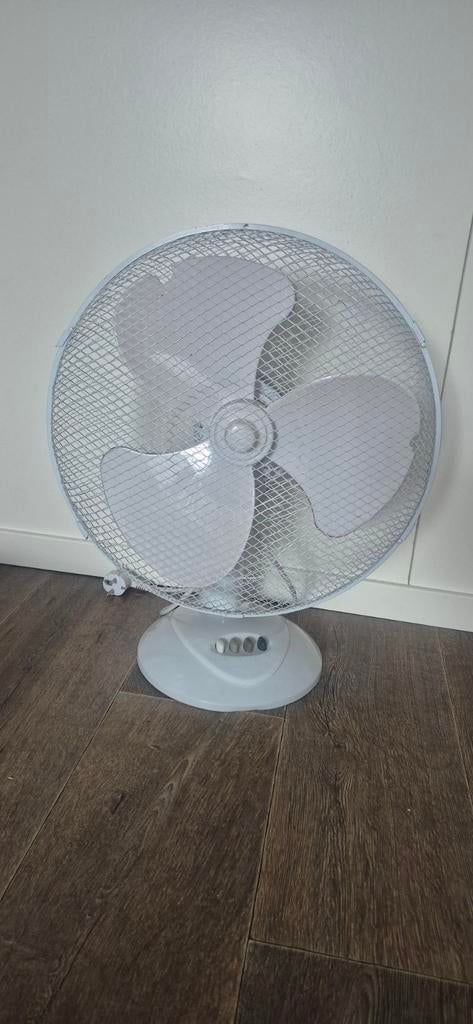 Ventilator (ook los) - Tafelventilator en Statiefventilator, Ophalen of Verzenden, Gebruikt, Statiefventilator