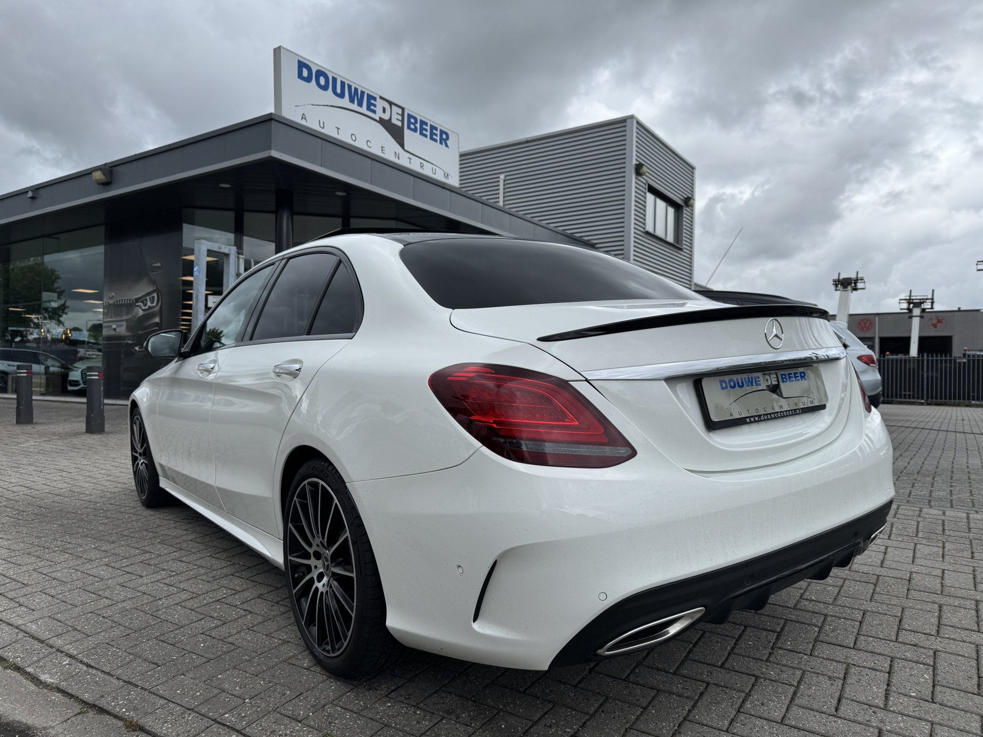 Mercedes-Benz C-Klasse 180 Premium Plus Pack AMG-line Widesc, Automaat, 12 maanden, Wit, Sedan