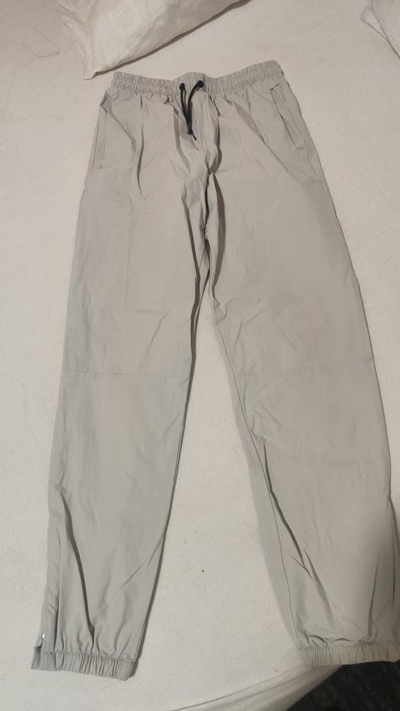 Comfortabele lichtgrijze joggingbroek met trekkoord, Kinderen en Baby's, Kinderkleding | Maat 158, Broek, Ophalen of Verzenden