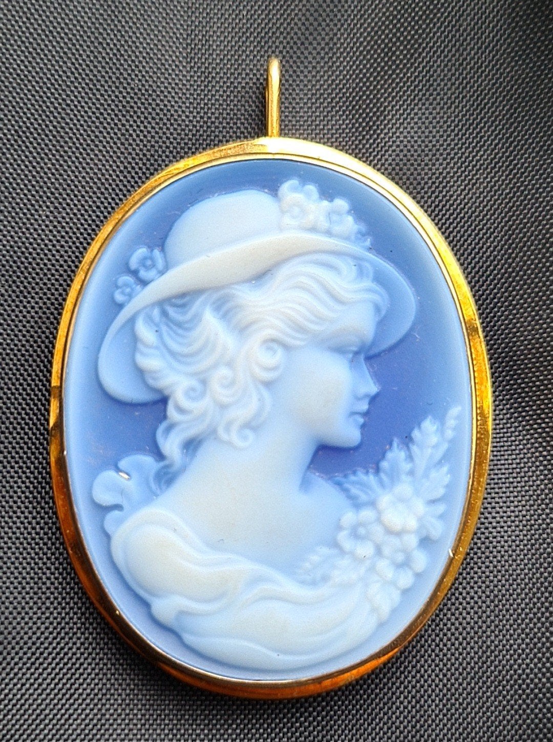 Grote 18k 750 gouden camee van blauwe agaat, Ophalen of Verzenden, Zo goed als nieuw, Blauw, Goud