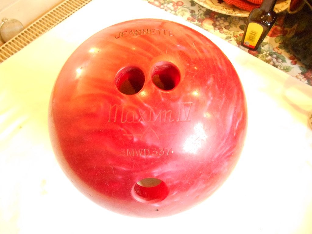 bowlingbal 10 of 9 pond, Ophalen, Bal