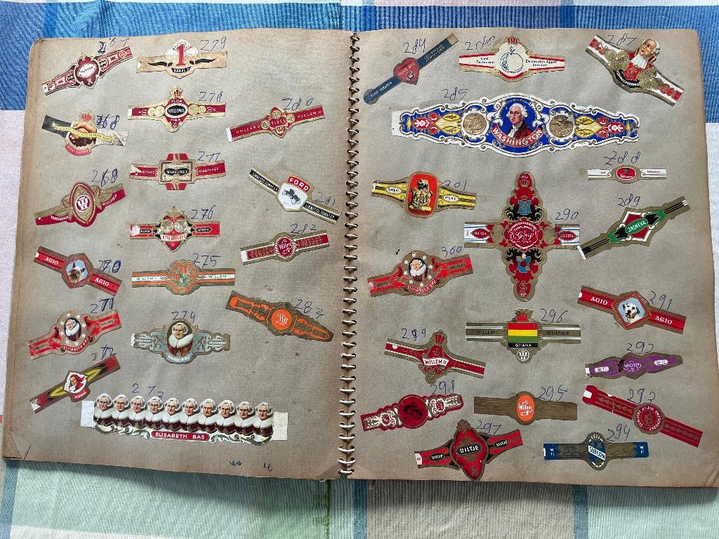 Oud album: met o.a. sigarenbandjes + lucifersdoosjes, Verzenden, Gebruikt, Sigarenbandjes