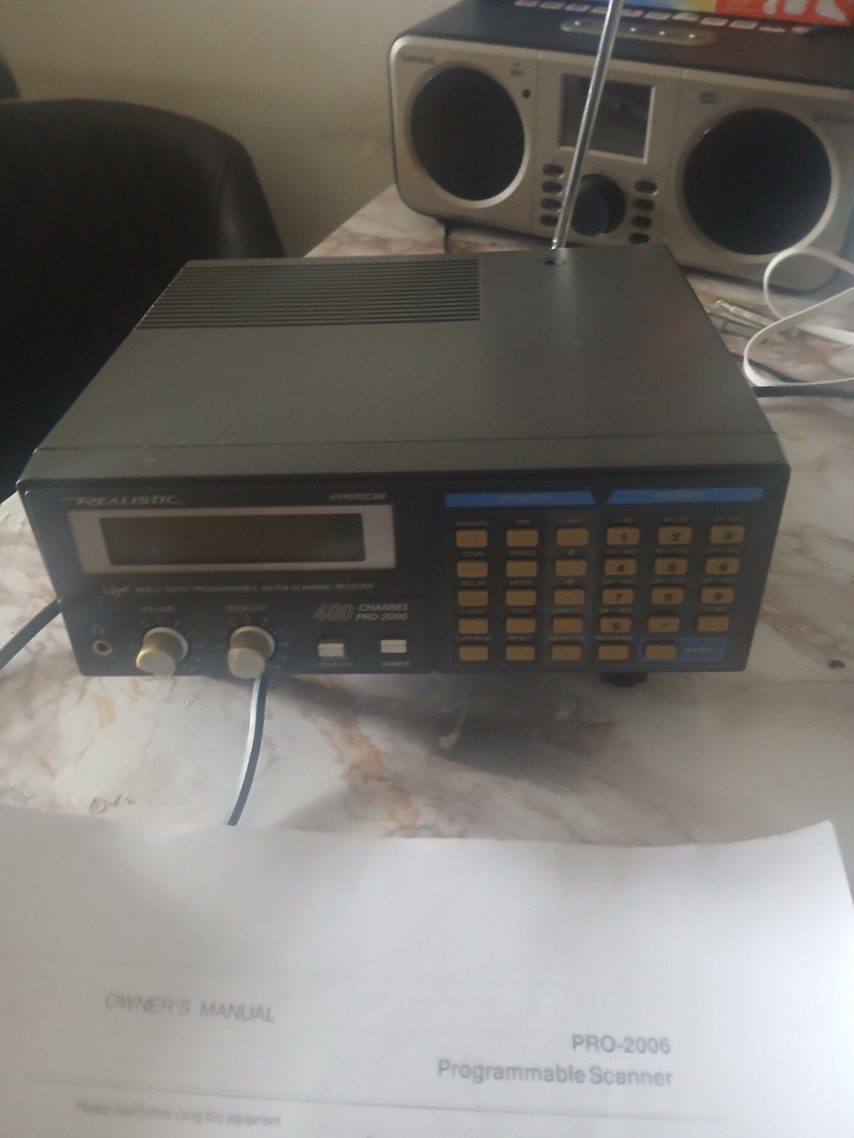 realistic scanner 400 kanaals 30€
display verlichting doet h, Telecommunicatie, Ophalen of Verzenden, Gebruikt, 200 tot 500 kanalen