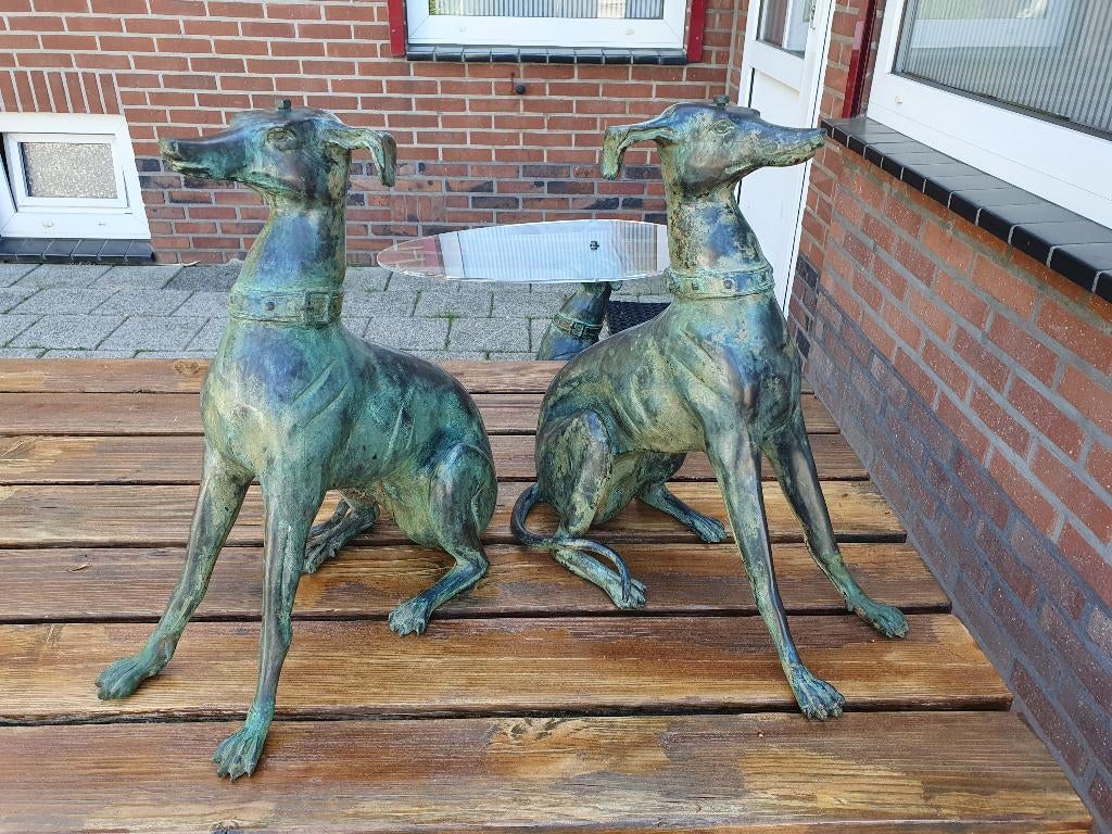 2 Bronzen beelden van Whippet/Greyhound, Antiek en Kunst, Overige onderwerpen, Ophalen of Verzenden, Brons, 20 - 50 cm