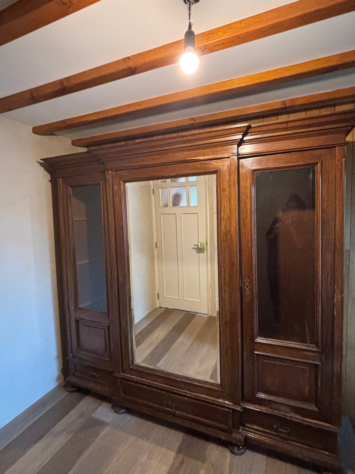 Houten kledingkast met spiegel- opknapper
