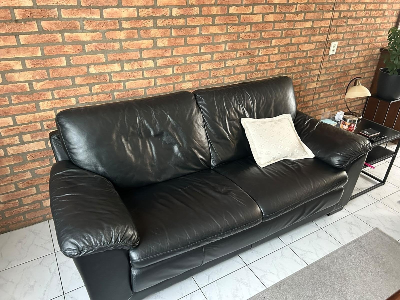 Comfortabele zwarte leren bank, Ophalen, Gebruikt, Driepersoons, Rechte bank