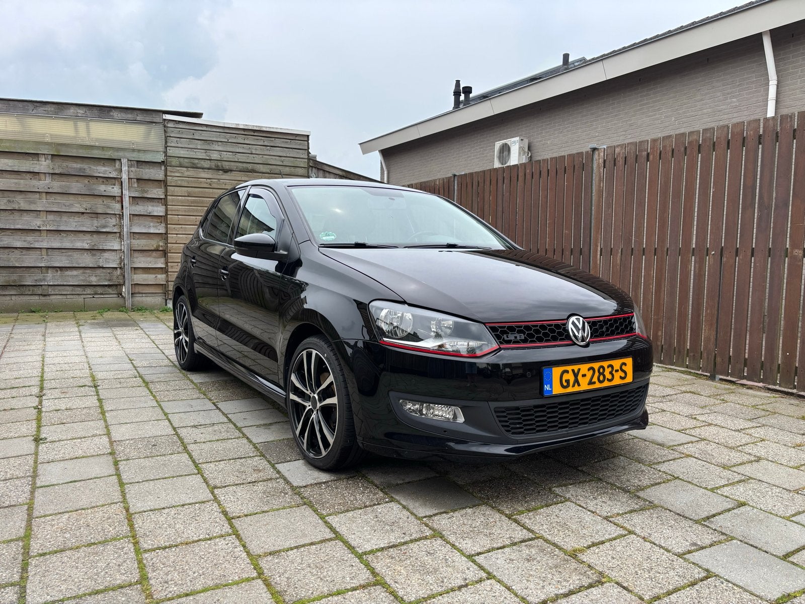 Volkswagen Polo 1.4 TDI 55KW BMT 2015 Zwart, Auto's, Volkswagen, Voorwielaandrijving, 74 pk, 580 kg, Zwart