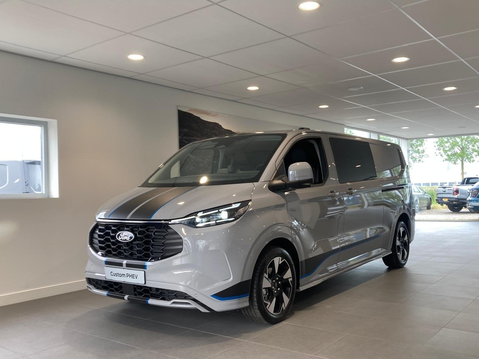 Ford Transit Custom 320 2.5 PHEV L2H1 Sport DC UIT VOORRAAD, Euro 6, 4 cilinders, Plug-in hybride, Bedrijf