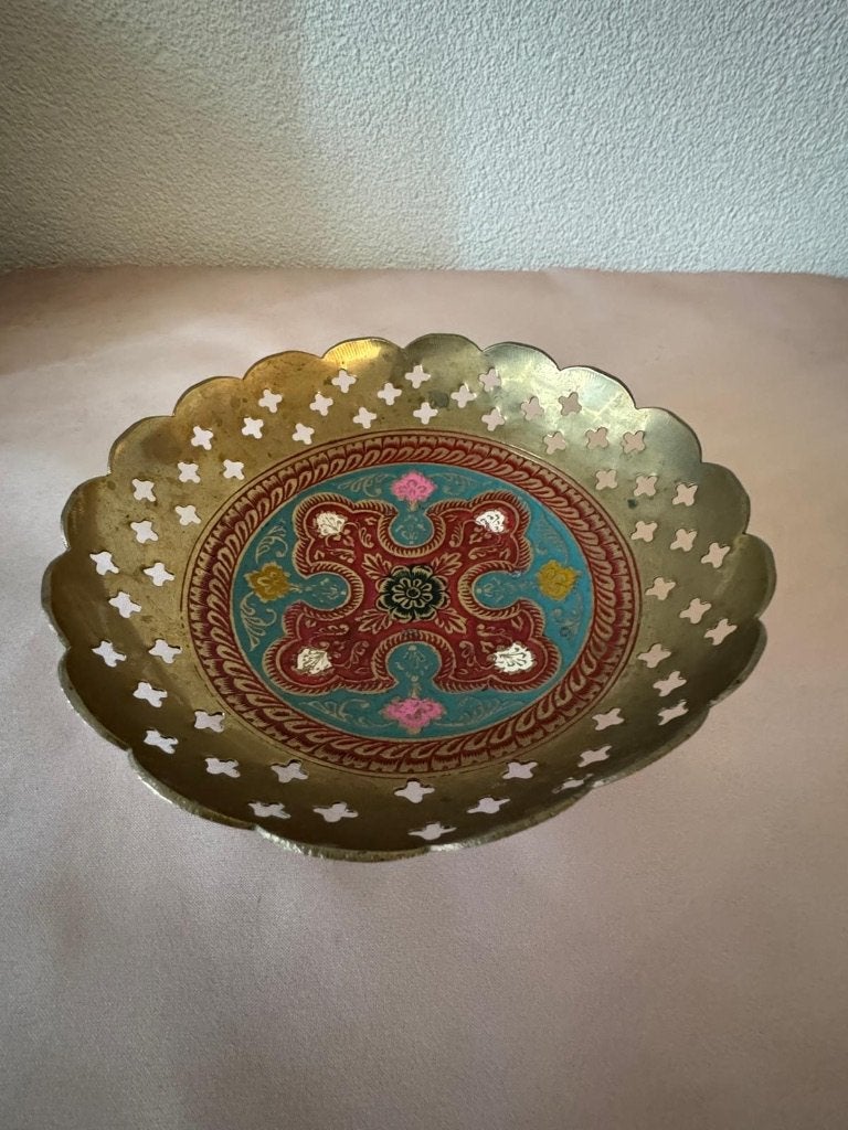 Vintage messing schaal met emaille handbeschilderd, Antiek en Kunst, 6 cm, Goud, Ophalen of Verzenden, Metaal
