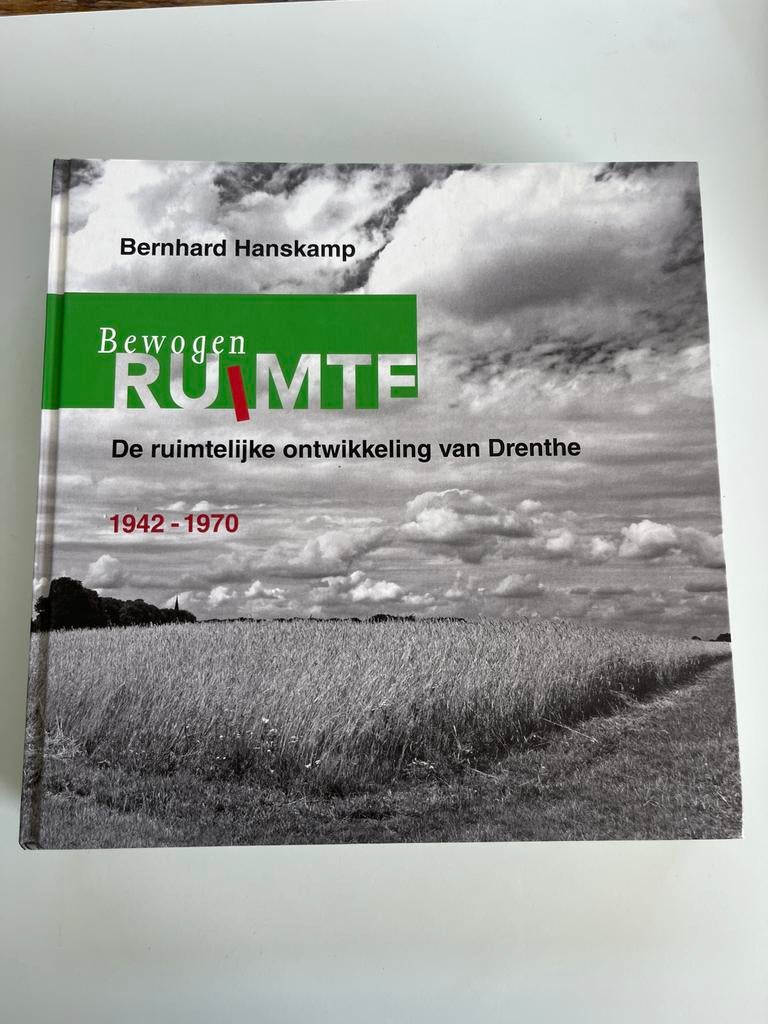 Bewogen Ruimte: De ruimtelijke ontwikkeling van Drenthe, Ophalen of Verzenden, 20e eeuw of later, Zo goed als nieuw