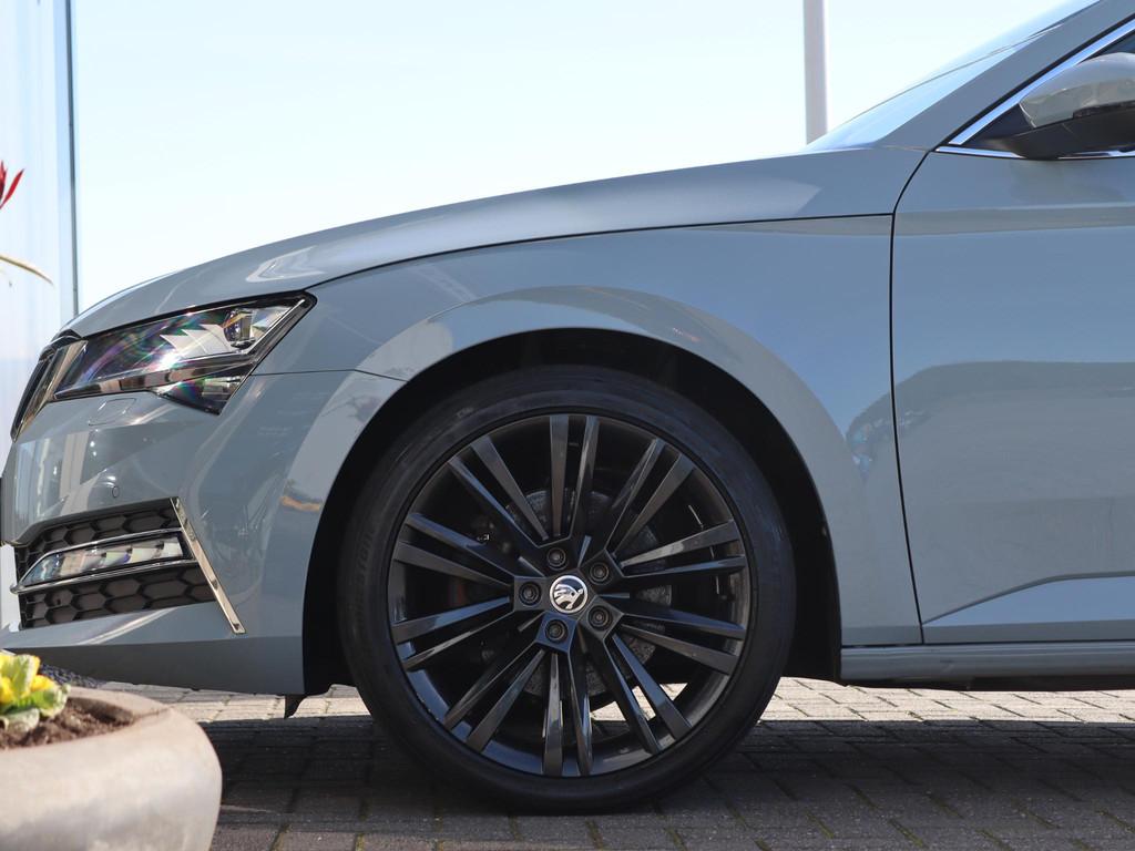 Skoda Superb 1.4 TSI 218 pk DSG iV Style | Trekhaak zwenkbaa, Gebruikt, 4 cilinders, Hybride Elektrisch/Benzine, 1600 kg