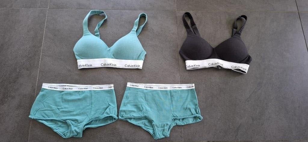 LINGERIE CALVIN KLEIN MAAT S. BHS'+ BROEKJES. ZWART/GROEN., Calvin Klein, Ophalen of Verzenden, Zwart, BH