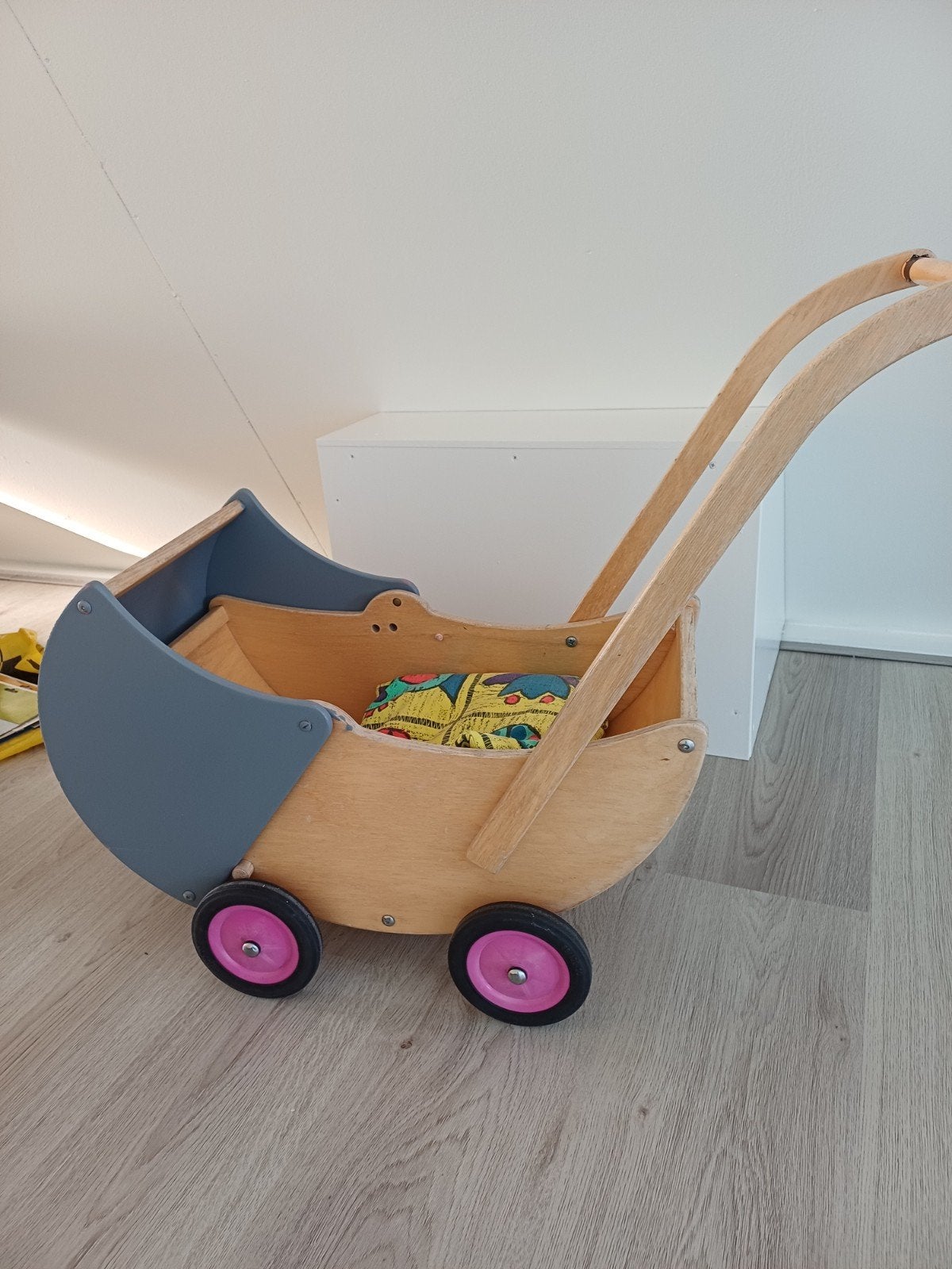 Houten poppenwagen met dekbedje, Ophalen, Gebruikt, Duw- of Trekspeelgoed