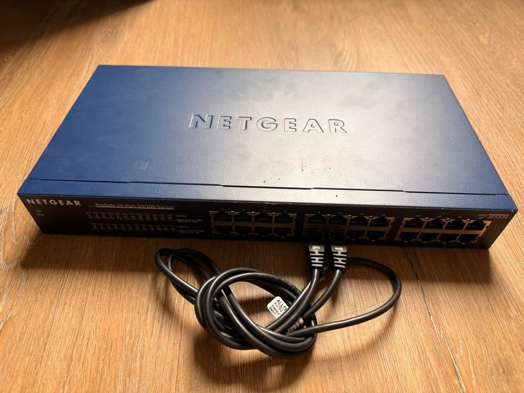 Netgear ProSafe JFS524 24-poorts 10/100 Switch, Computers en Software, Netwerk switches, Ophalen, Gebruikt