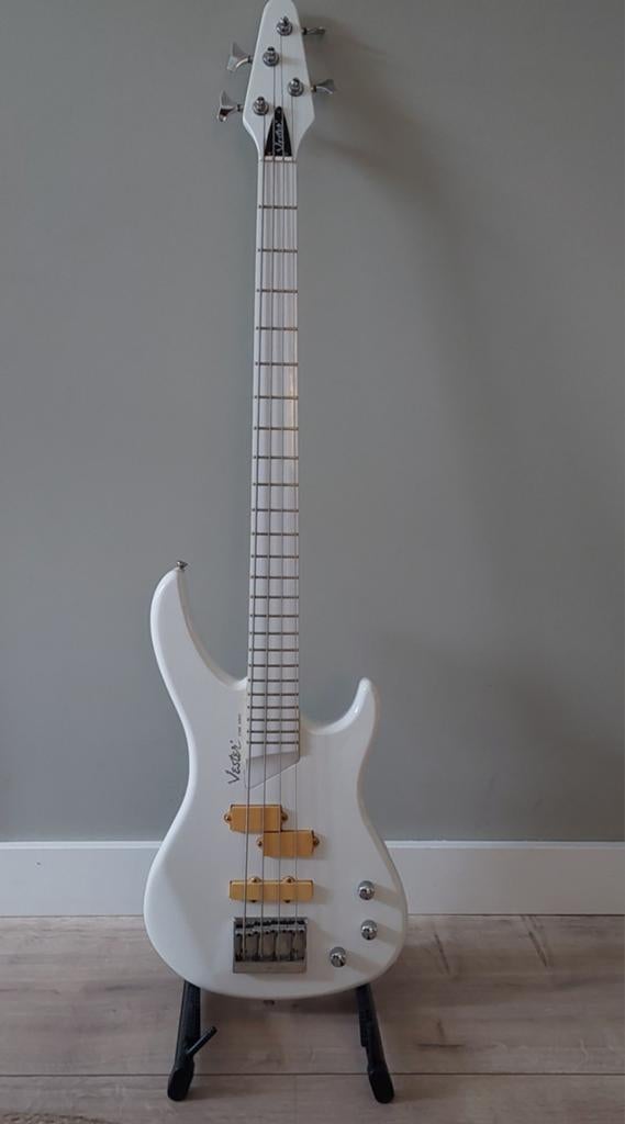 Vester basgitaar, Ophalen