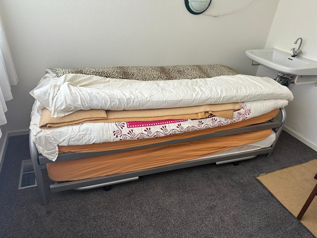 Een persoonsbed met schuifbaar onderbed, Ophalen, Gebruikt, Wit, Tweepersoons
