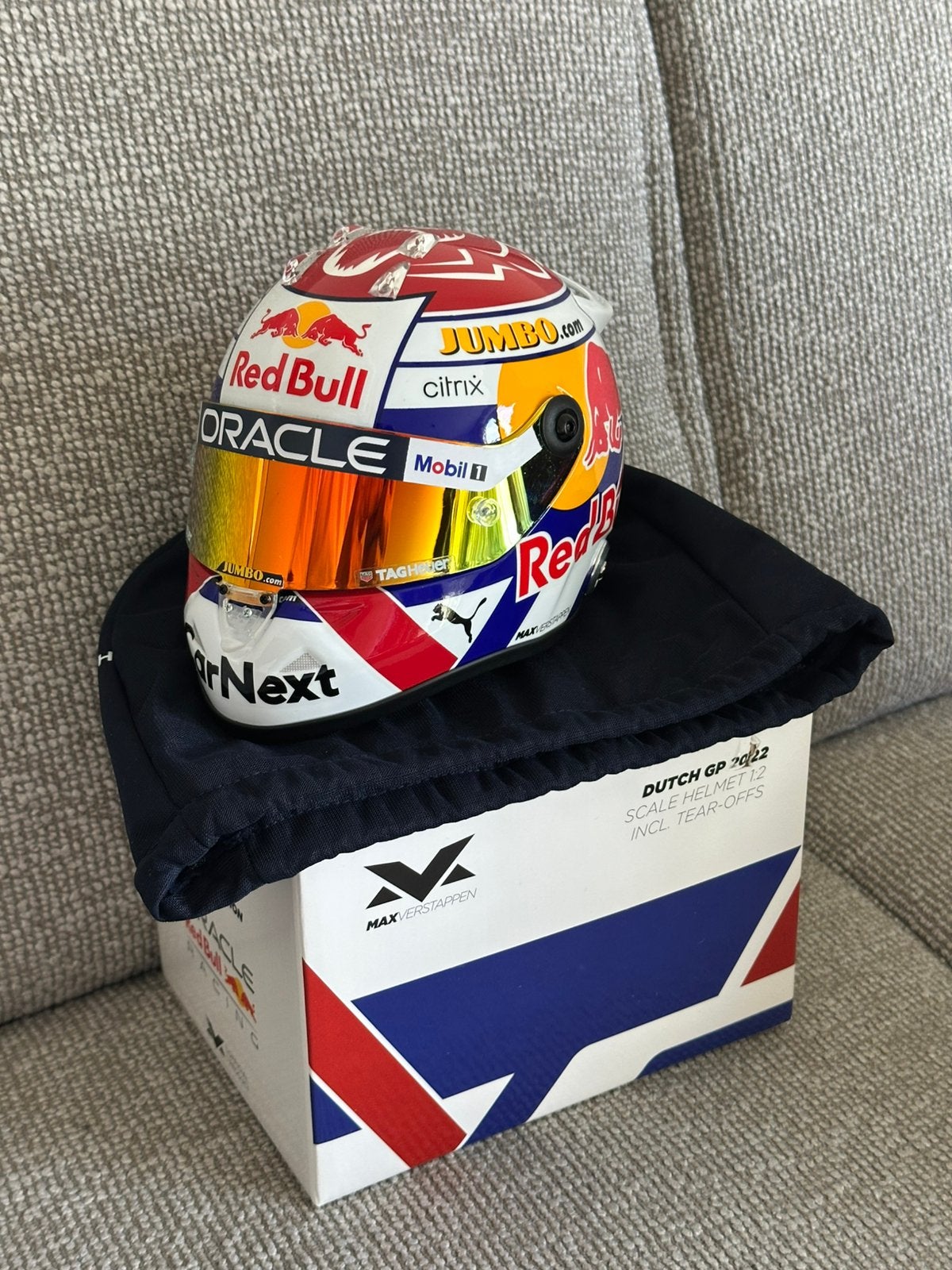 Mini helm schuberth 2022 Max Verstappen 1:2 schaal, Ophalen, Nieuw, Formule 1