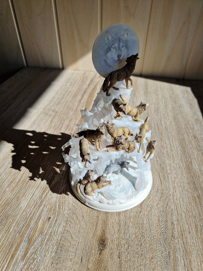 Sculpture met wolven, Ophalen, Zo goed als nieuw, Dier