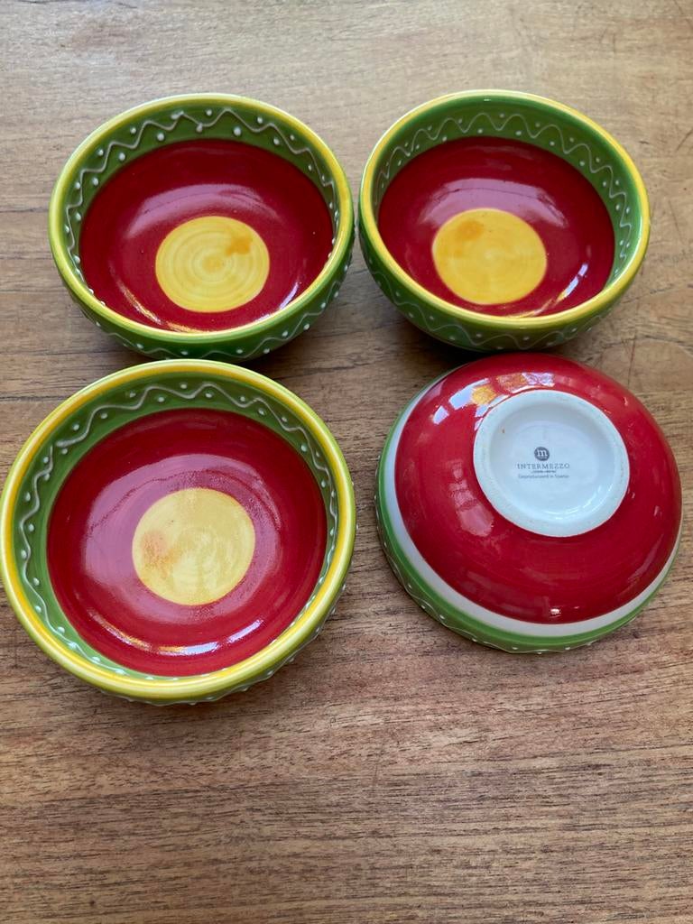 4 Schaaltjes Intermezzo, tapas, (270426), Ophalen of Verzenden, Overige stijlen, Aardewerk, Schaal of Schalen