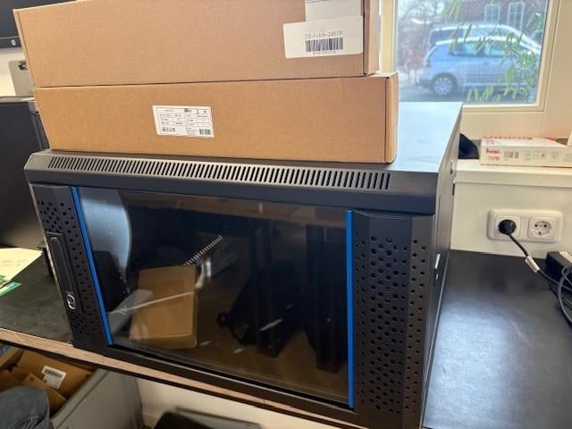Nieuwe 6U wandkast met glazen deur, patchpaneel, stekkerdoos, Computers en Software, Serverkasten, Ophalen of Verzenden, Nieuw