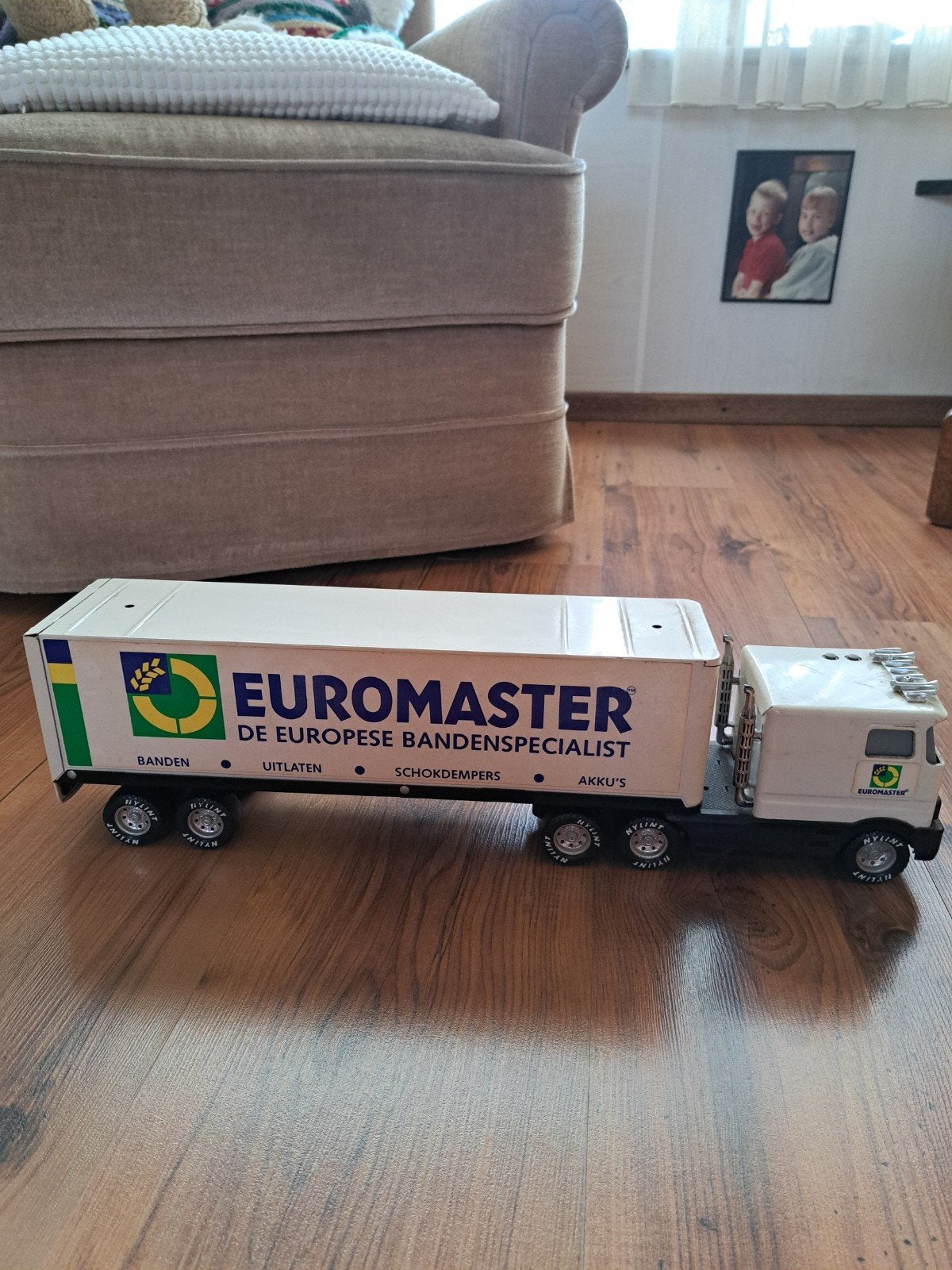 2 mooie vrachtauto's euromaster en kenworth, Ophalen, Nieuw, Bus of Vrachtwagen