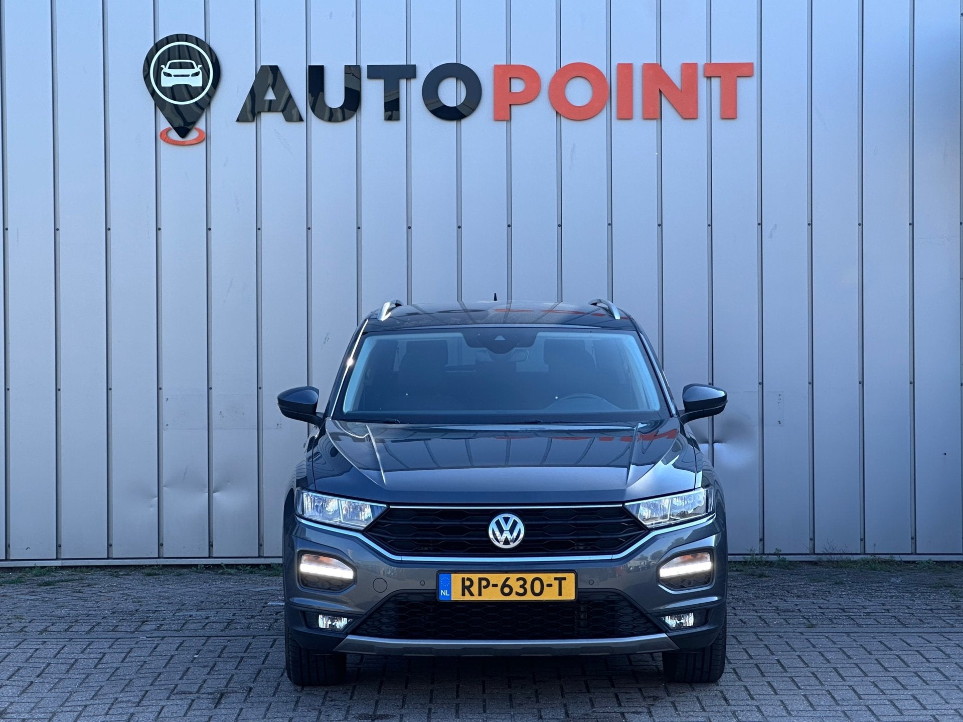 Volkswagen T-Roc TSI DEALER OND PDC VOOR CAMERA, Auto's, Voorwielaandrijving, Dealer onderhouden, Stof, Gebruikt