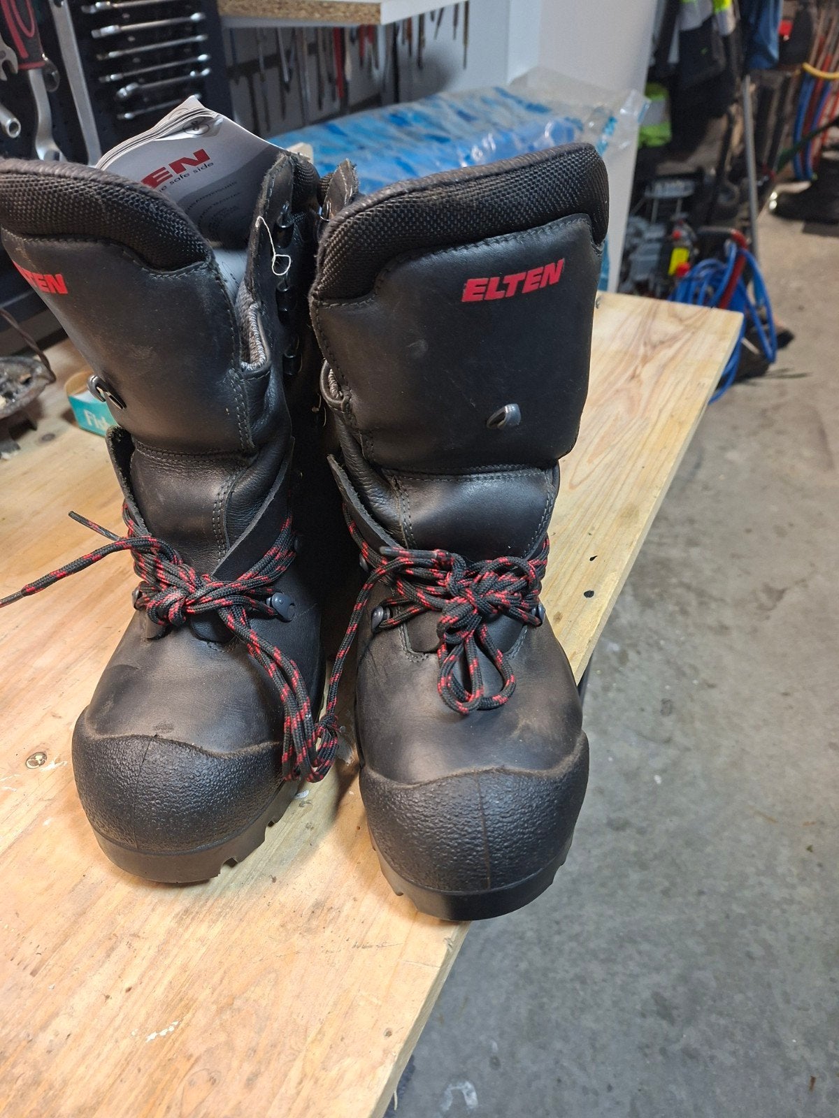 Nieuwe hoge werkschoenen met stalen neus, maat 42, Doe-het-zelf en Verbouw, Ophalen of Verzenden