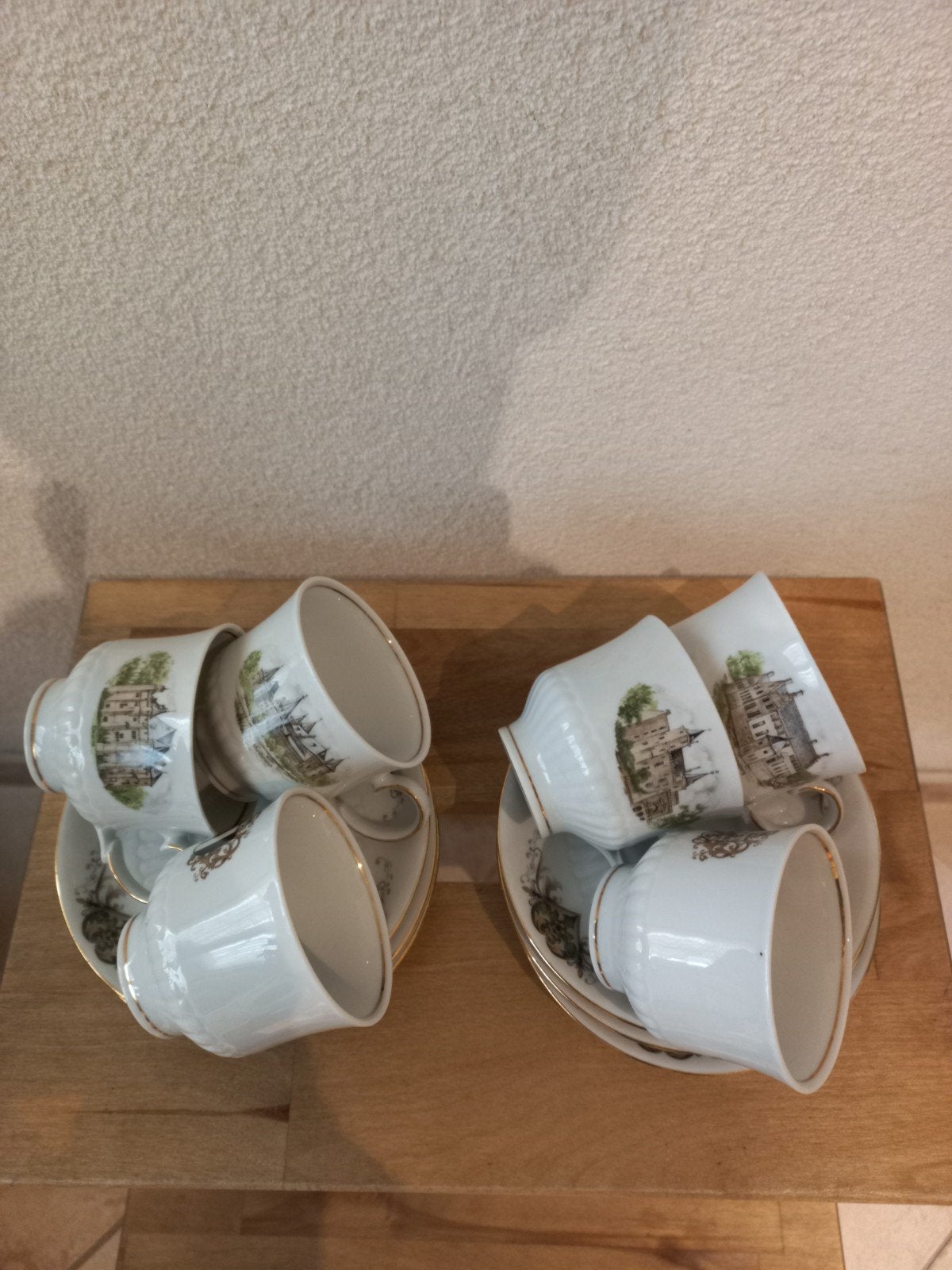 Set van 6 porseleinen kopjes en schotels - Kasteelmotief, Antiek en Kunst, Ophalen of Verzenden