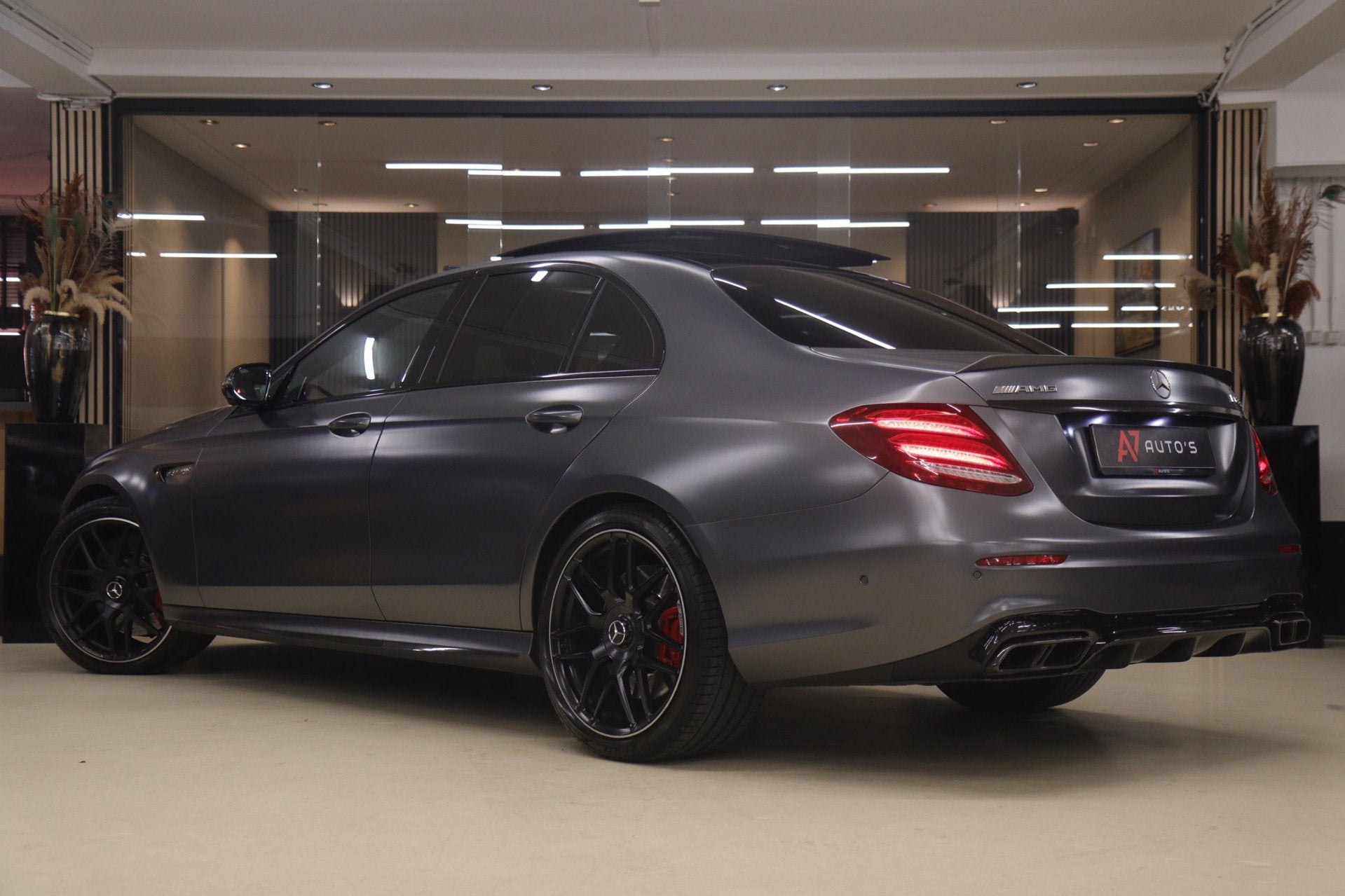 Mercedes-Benz E-klasse AMG 63 S 4MATIC PANO/BUR/360CAM/MEM/S, Auto's, Automaat, Gebruikt, Leder, Vierwielaandrijving