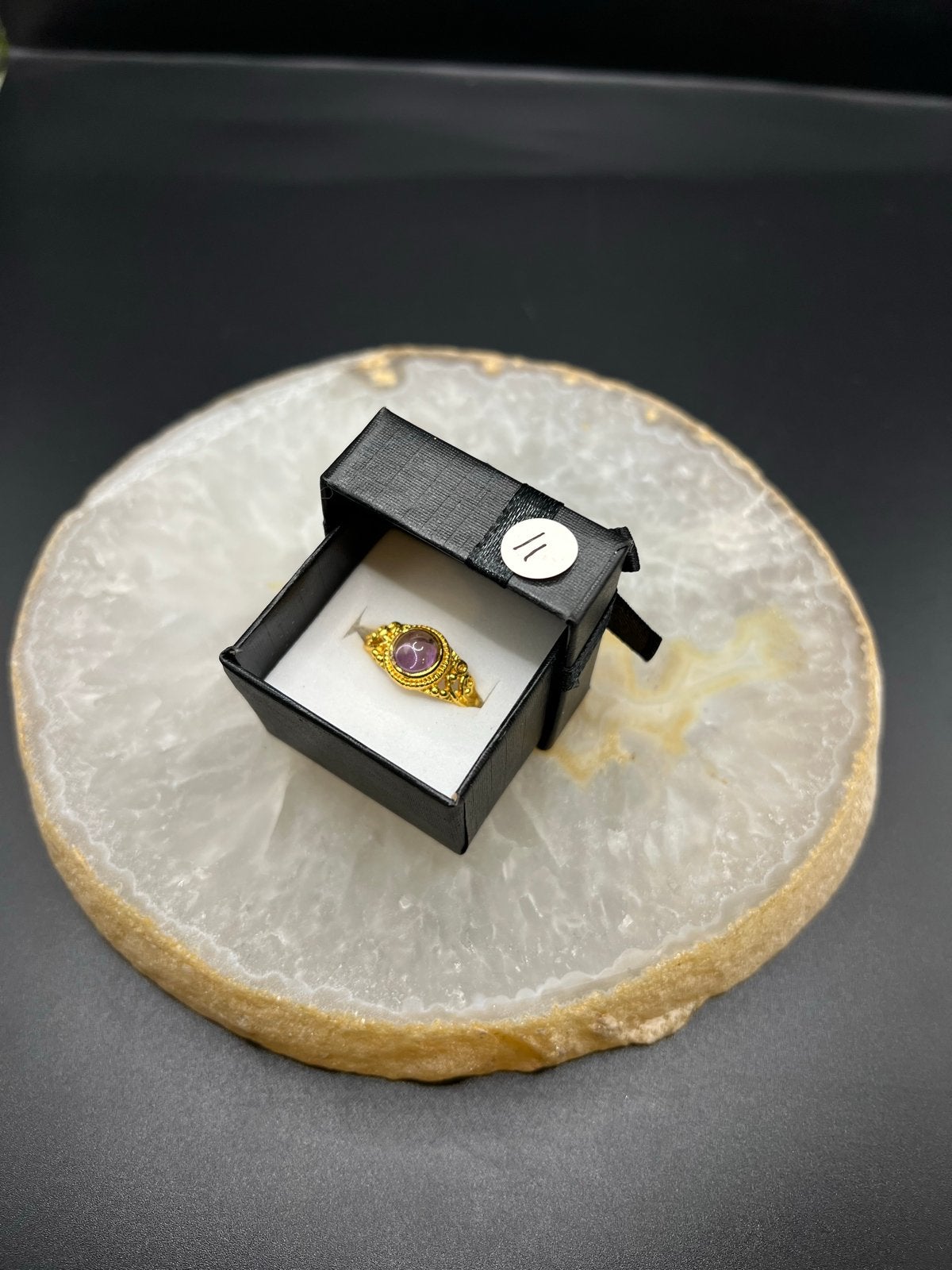 Vergulde Messing Ring Maat 11 met Paarse Steen, Overige materialen, Nieuw, Ophalen of Verzenden, Kleiner dan 17