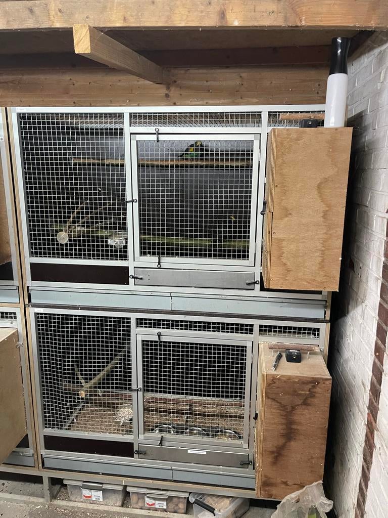 4 kweekkooien met onderstel., Dieren en Toebehoren, Vogels | Hokken en Kooien, Ophalen, Aluminium, Broedkooi of Kweekkooi