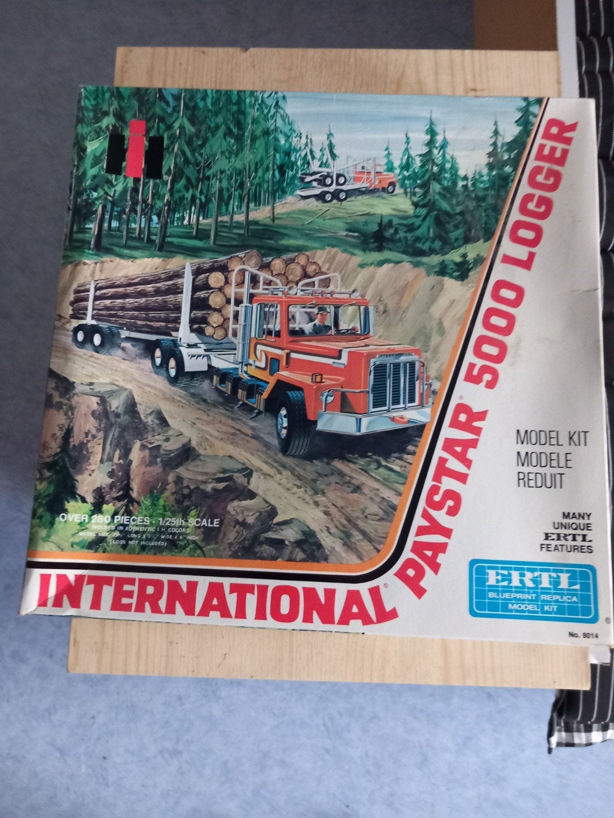 ERTL International Paystar 5000 Logger Modelbouwkit nieuw, Overige merken, Groter dan 1:32, Nieuw, Ophalen of Verzenden