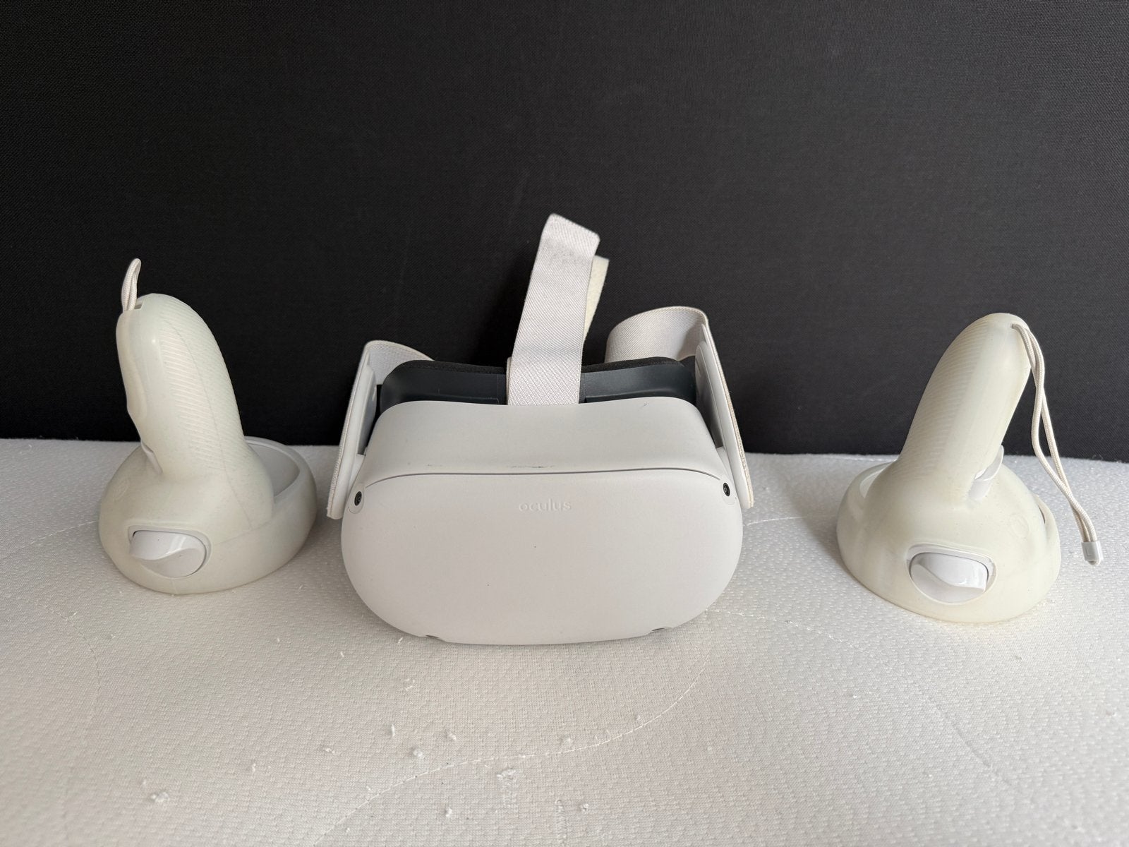 Meta Quest 2 VR-bril met controllers en accessoires, Ophalen of Verzenden, Zo goed als nieuw, VR-bril, Overige platformen