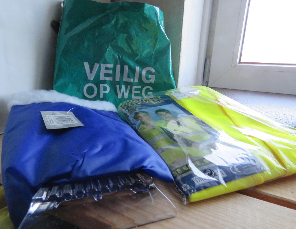 Veiligheidshesje en ijskrabber, Auto diversen, Auto-accessoires, Ophalen of Verzenden, Nieuw