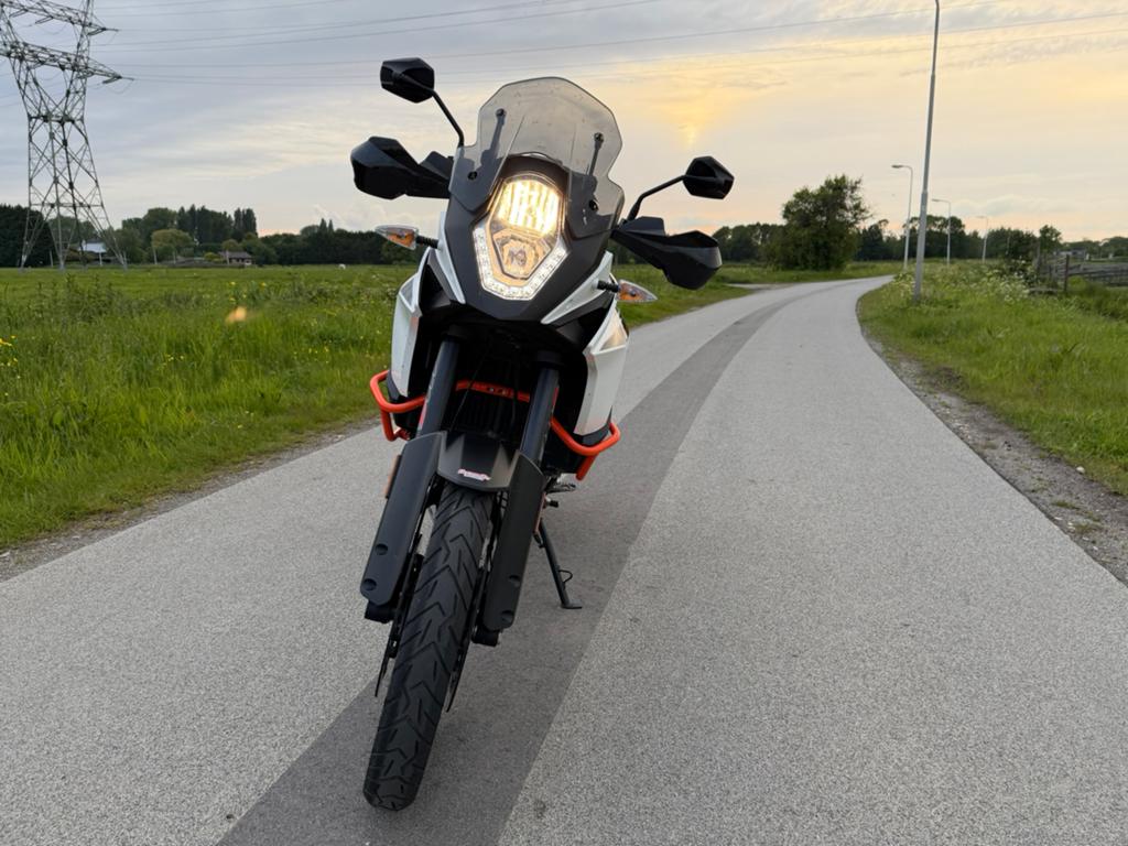 Ktm 1090 adventure R, 3.800km - met dealerbeurt en historie, Motoren, Motoren | KTM, 1090 cc, 2 cilinders, Nieuw, Motorrijbewijs A