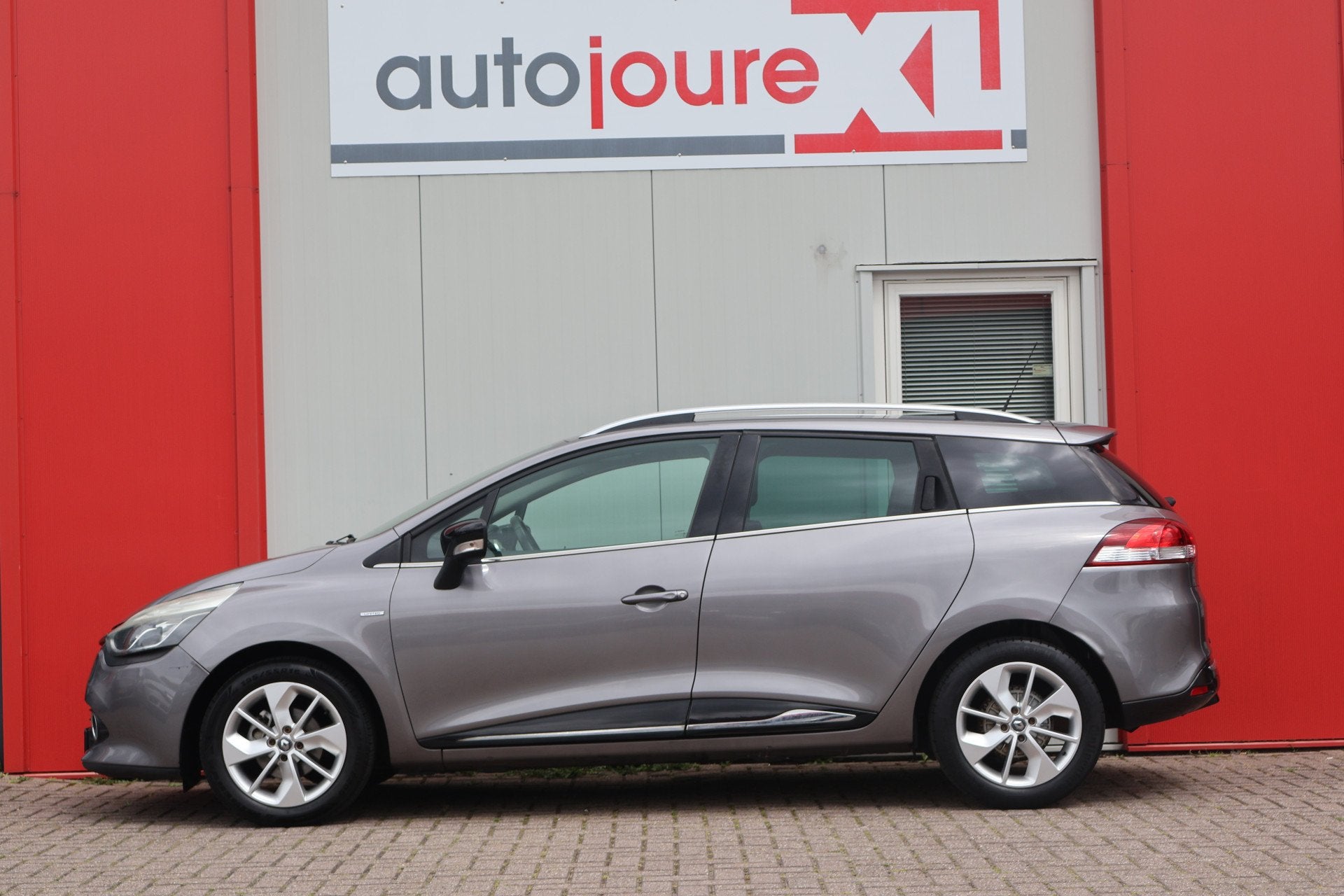 Renault Clio Estate 0.9 TCe Limited (bj 2016), Voorwielaandrijving, 898 cc, Stof, Gebruikt