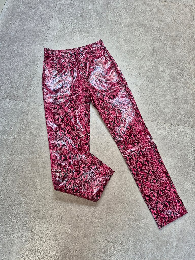 Roze/rode lakleren pantalon maat xs/34 loavies, Kleding | Dames, Nieuw, Ophalen of Verzenden, Loavies, Roze