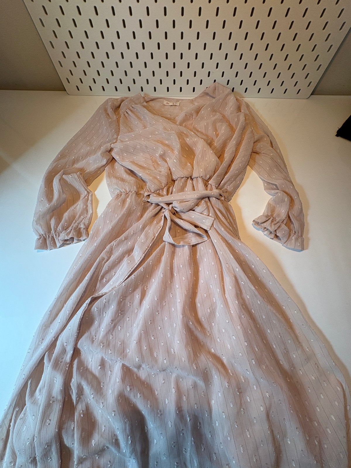 Jurk met stippen - Maat M, Kleding | Dames, Jurken, Maat 38/40 (M), Beige, Ophalen of Verzenden, Zo goed als nieuw