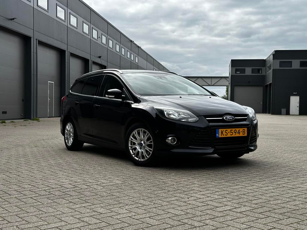 Ford Focus 1.6 ecoboost Titanium | full options | historie, 1596 cc, 1258 kg, 4 cilinders, Zwart