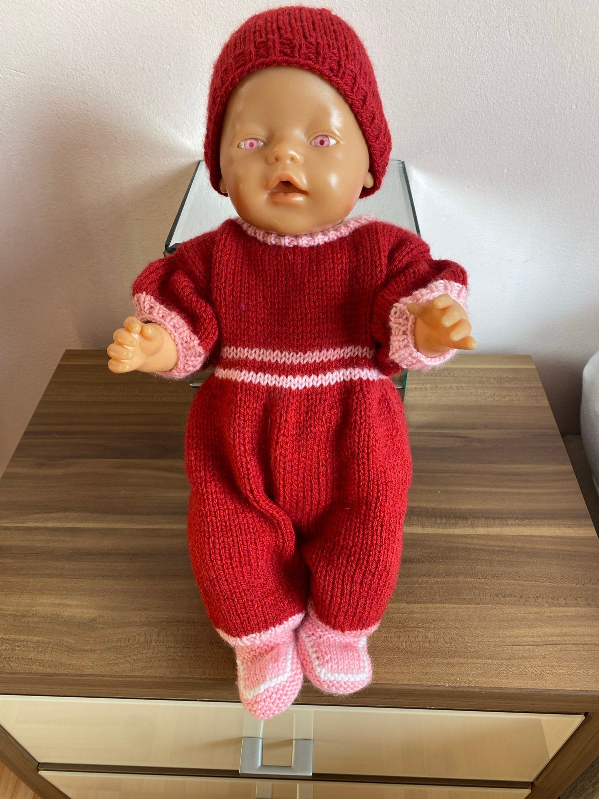Pop met handgemaakte kleding en accessoires, Ophalen of Verzenden, Zo goed als nieuw, Babypop