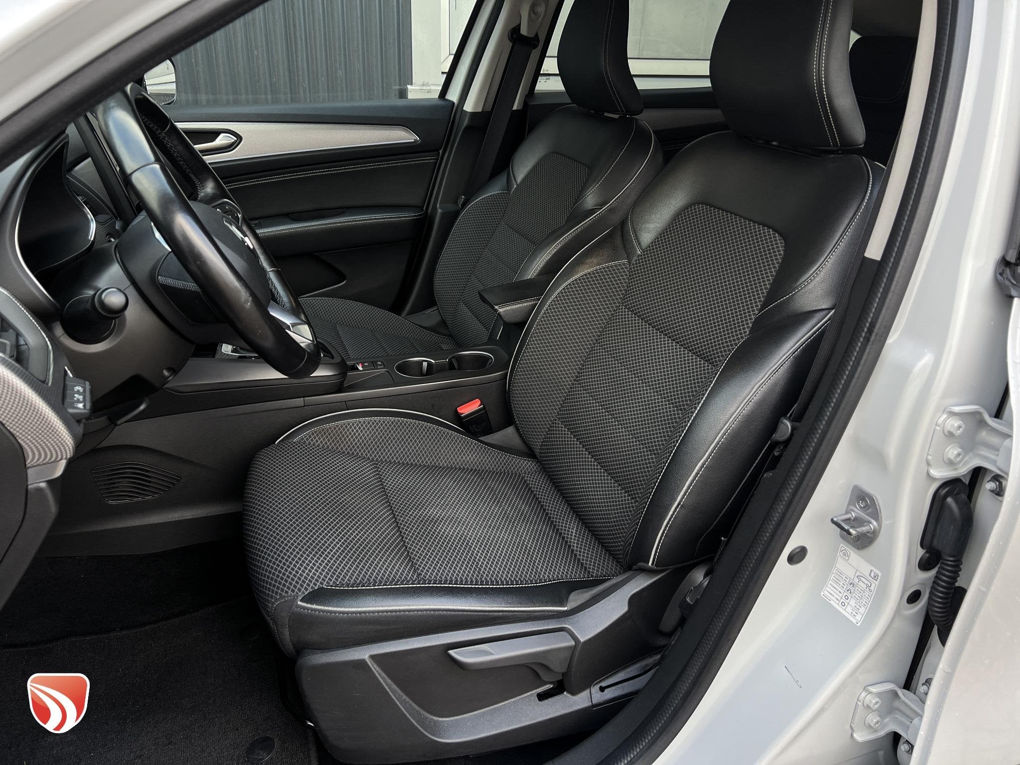 Renault Arkana 1.6 E-Tech Hybrid 145 Intens | Camera | LED |, Auto's, Renault, Gebruikt, Euro 6, 4 cilinders, Wit