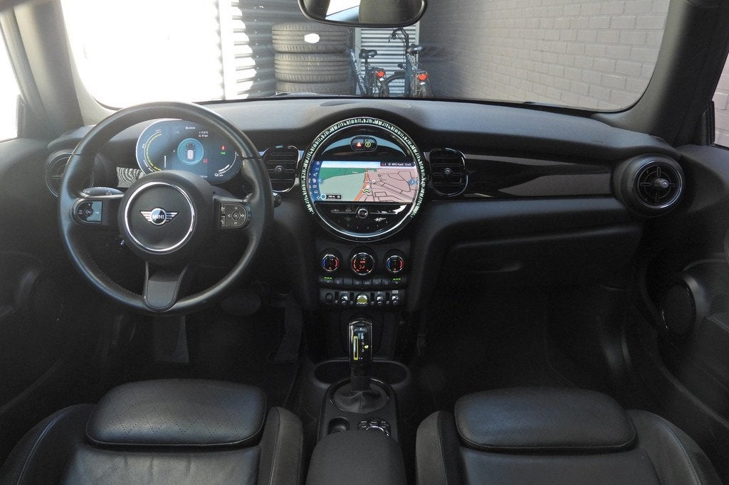 MINI Electric Classic / Panoramadak / Sportstoelen / Comfort, Auto's, Mini, Met garantie (alle), 184 pk, 28 kWh, 154 min