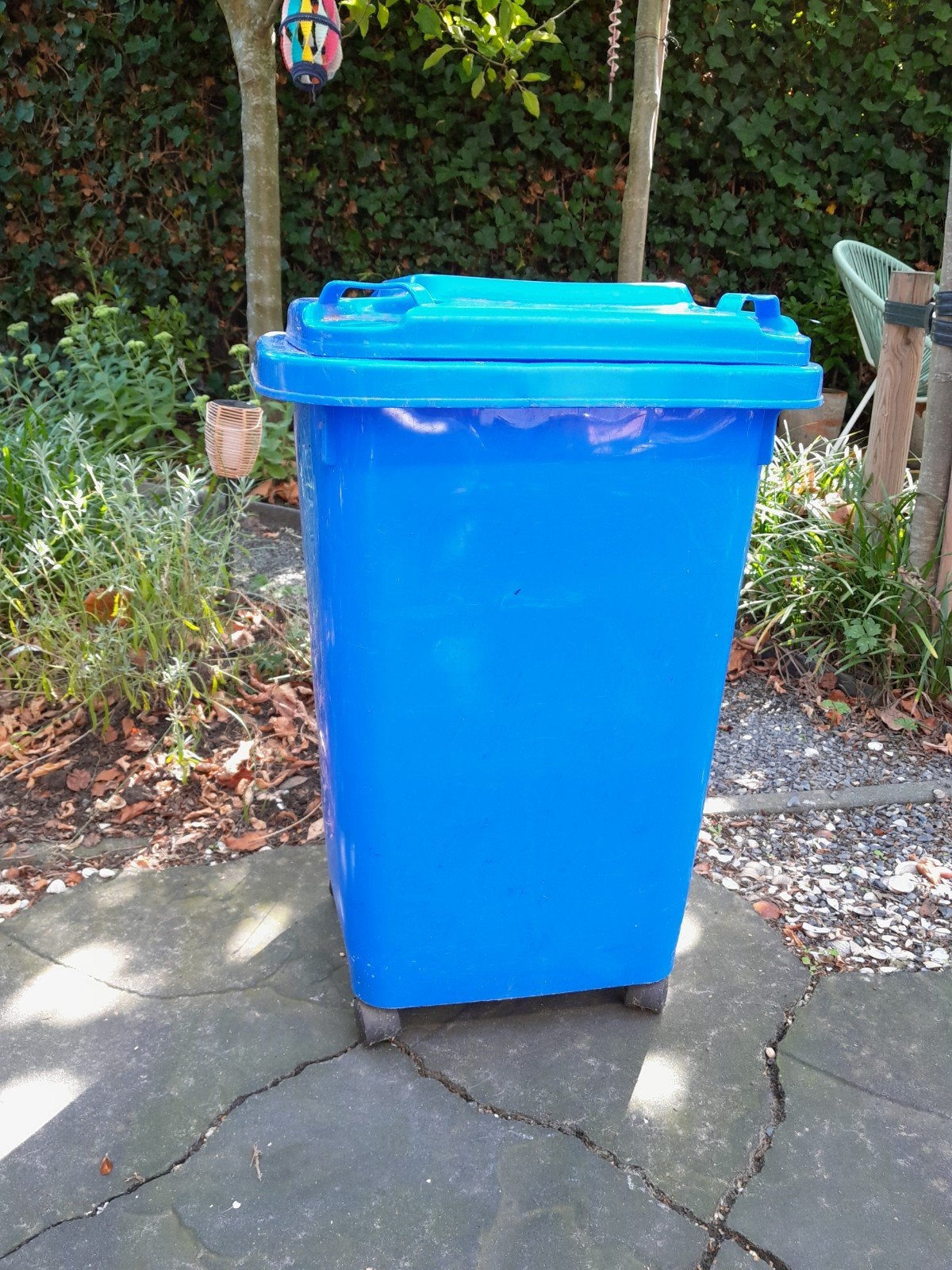 Blauwe mini container op wielen, Ophalen, 50 – 75, Kunststof, Gebruikt