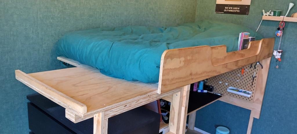 Gratis Stevige hoogslaper met bureau, ladekast, accessoires, Ophalen, Gebruikt, Eenpersoons, 200 cm