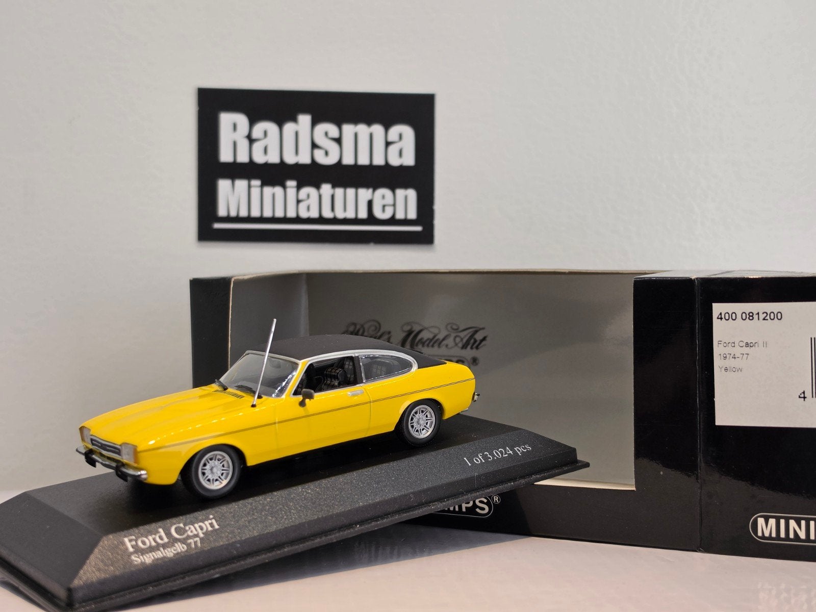 Ford Capri mk2 - geel+vinyldak - 1:43 Minichamps, Auto, Ophalen of Verzenden, Zo goed als nieuw, MiniChamps