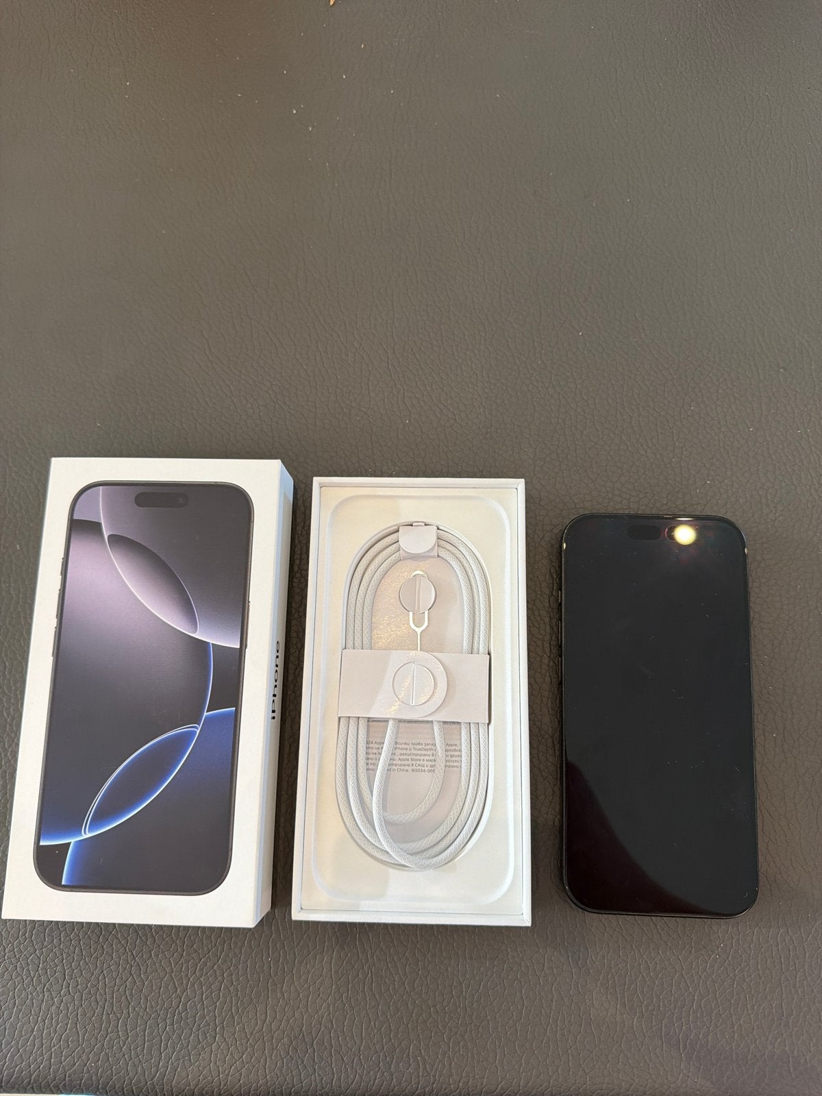 Apple iPhone 16 Pro 128GB Zwart - Zo goed als nieuw