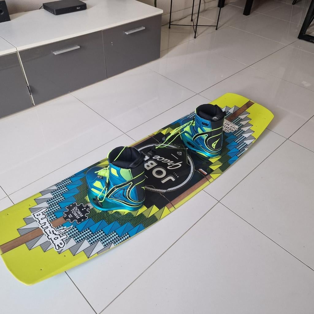 Jobe Grace wakeboard 138 met Ronix bindingen maat 37, Watersport en Boten, Ophalen, Zo goed als nieuw, Board en Schoenen